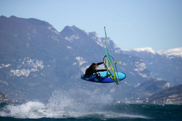 Neilpryde Freeride Casque de sports nautiques C4 Bleu clair