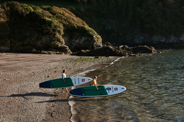 Red Paddle Co VOYAGER+ SUP 13'2" x 30" x 6" MSL Verde-Blanco